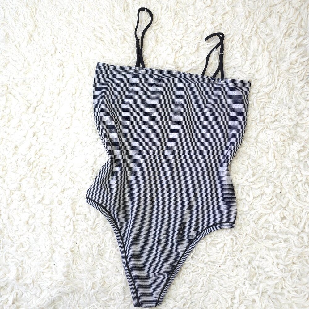 NWOT Forever 21 Black and White Striped Body Suit, Size S/M